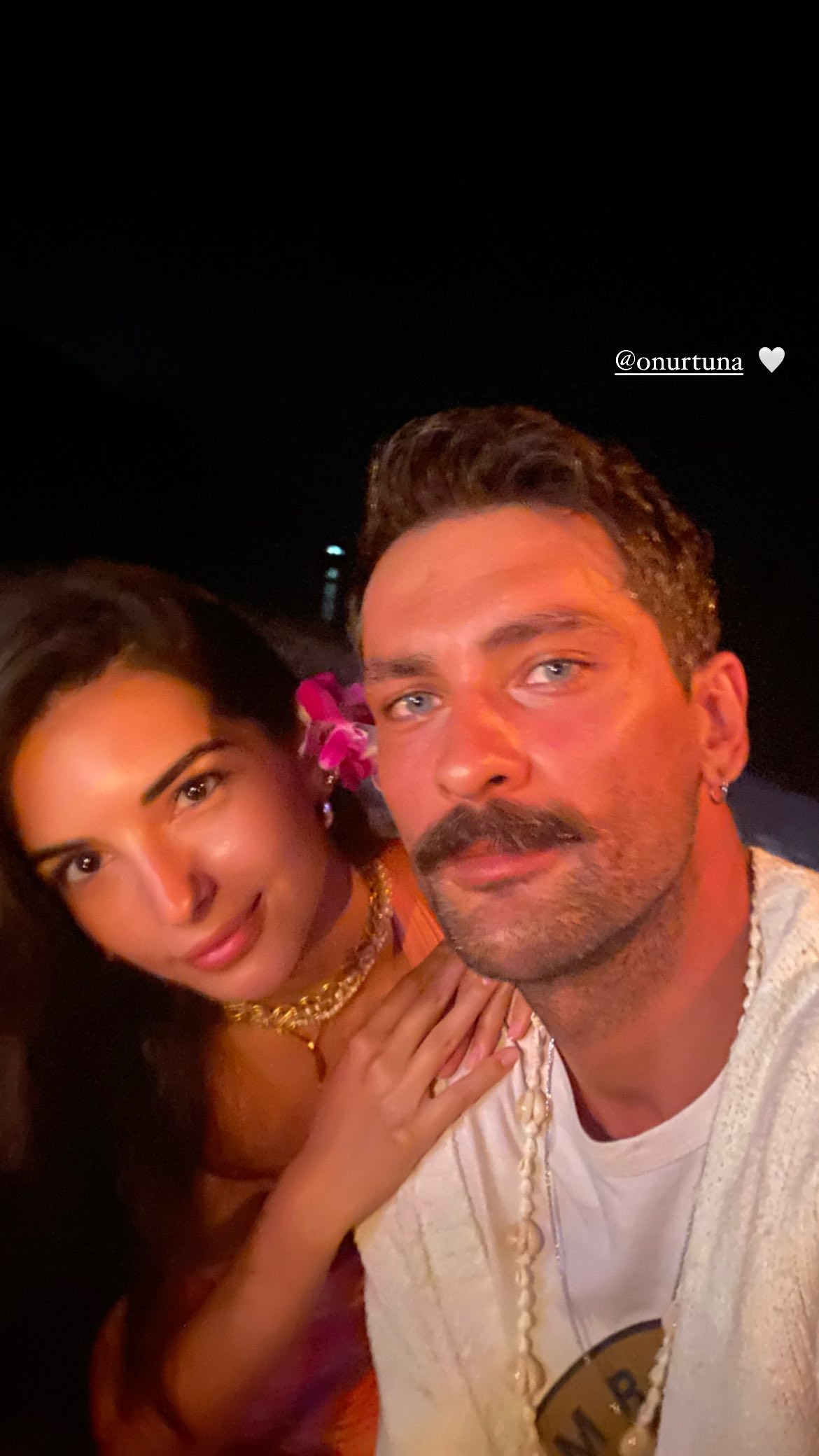 أونور تونا وحبيبته