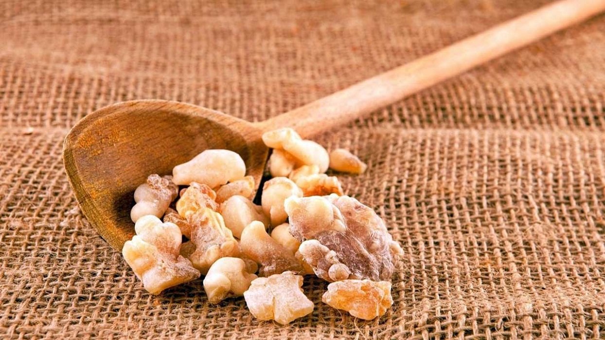 لبان الذكر للبشرة