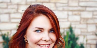 أفضل ألوان يمكن أن تطبقها ذوات الشعر الأحمر لتجديد إطلالتهن