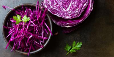 مفيد لكِ ولعائلتك.. لا تفوتي مزايا الملفوف الأحمر