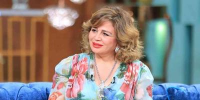 مهرجان البحر الأحمر السينمائي: إلهام شاهين تتألق بإطلالة من توقيع الفلسطينية هبه ادريس