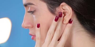فوائد تدليك شحمة الأذن.. أبرزها التخلص من الأرق!