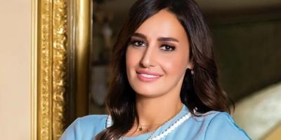 حلا شيحة بالحجاب من جديد.. ووالدتها 