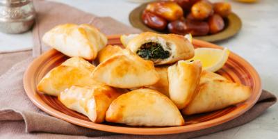 حضري فطائر السبانخ بدبس الرمان الشهية