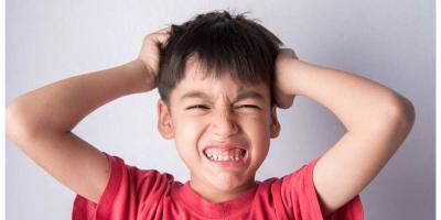 6 علامات تؤكد أن طفلك بحاجة إلى معالج نفسي