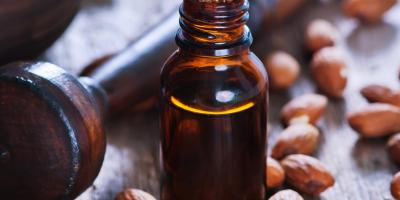 كيفية استخدام زيت اللوز للحصول على بشرة متوهجة 