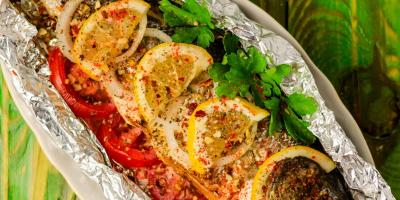 هل من الآمن استخدام رقائق الألومنيوم في الطهي؟