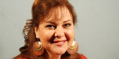 تشيع جثمان دلال عبدالعزيز.. وميرفت وأمين منهارة