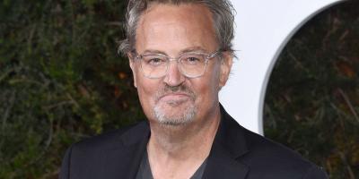 مات وحيدًا.. وفاة صاحب شخصية تشاندلر نحم مسلسل Friends ماثيو بيري عن 54 عامًا