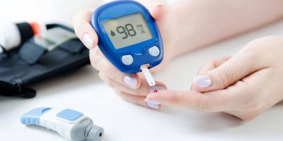 أفضل الطرق لعلاج انخفاض السكر في الدم من خلال الأطعمة