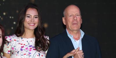 بروس ويليس يحتفل بذكرى زواجه من إيما هيمينغ التي تصغره بـ24 عامًا