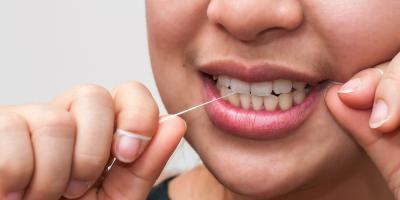 5 من فوائد تنظيف الأسنان بالخيط