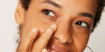 بخمس خطوات.. قومي بإخفاء حب الشباب الكيسي بالمكياج