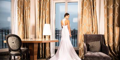 من بيونسيه إلى بريانكا شوبرا.. نجمات اخترن إطلالة العروس للسجادة الحمراء  