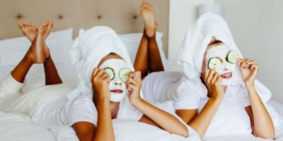 إليك 3 أقنعة منزلية لتقليل انتفاخات والتهابات تحت العين