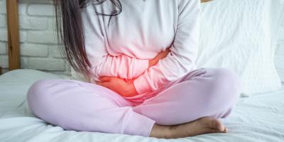 أمور غريبة تحدث لك أثناء الدورة الشهرية.. هل أحسست بتغيُّر صوتك؟!