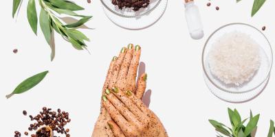  لبشرة ناعمة.. اصنعي هذه المقشرات الثلاث للجسم في المنزل