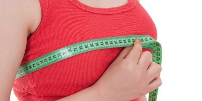 تعانين من صغر حجم ثدييك.. إليك تمارين تساعد على تكبير حجمهما