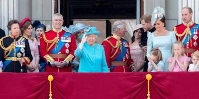 تعرفي على قواعد الملابس التي تتبعها العائلة المالكة البريطانية