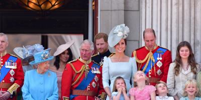 7 مواقف تنازلت فيها العائلة المالكة عن الحياة الفارهة