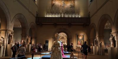 أبرز إطلالات النجمات في الميت غالا 2023.. ريهانا الأغرب وجينفير لوبيز الأجرأ