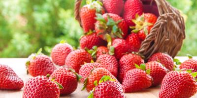 الفراولة لتبييض الأسنان..هل هي طريقة فعّالة حقًا؟