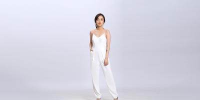 مشاهير ونجمات اخترن الجمبسوت بدلًا من فستان الزفاف