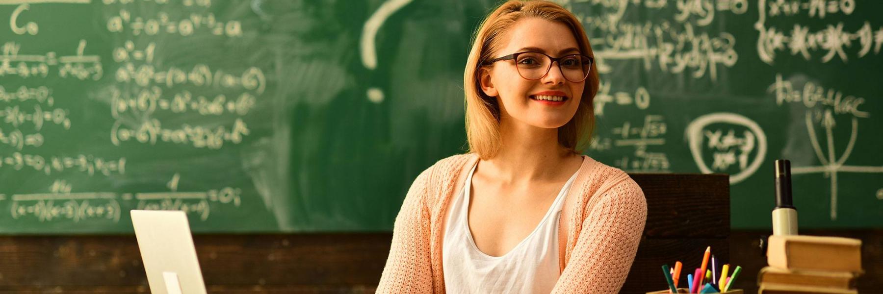 في يوم المعلم العالمي...تعرفي على قصة معلم تابع التدريس على الرغم من إصابته بالسرطان!