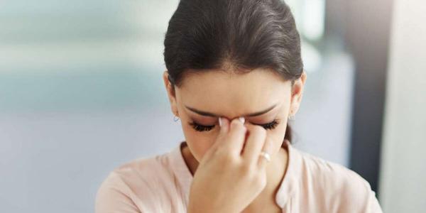 عدم وضوح الرؤية والصداع