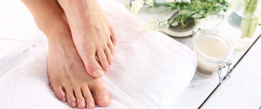 العناية بالقدمين