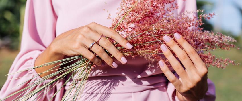 فساتين محتشمة بلمسة ربيعية