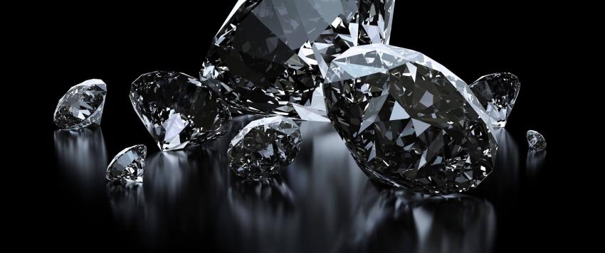 كل ما تريد معرفته حول حجر الألماس الاسود