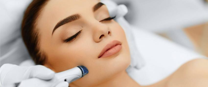 التقشير الكيميائي: حلول لمشاكل كثيرة بخطوة واحدة!