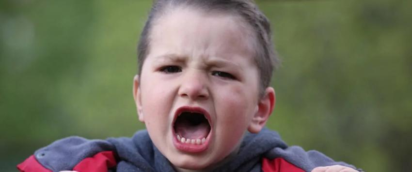 الطفل الغاضب