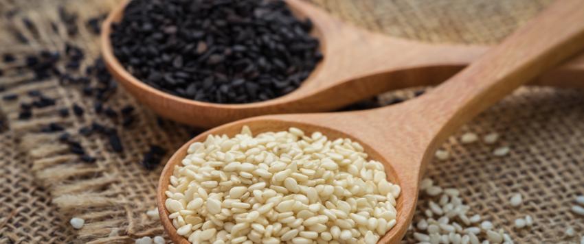  إدرار الحليب عند المرضع.