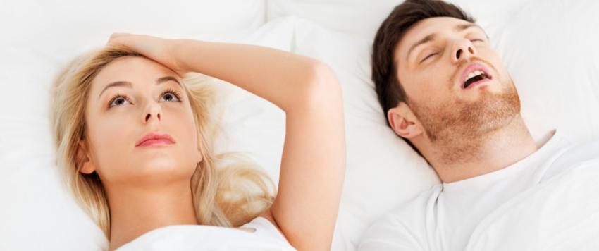 فسدادات الأذن وخاصة عالية الجودة ستمنحك راحة من ازعاج الشريك.