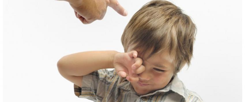  إبعاد شعر الطفل عن وجهه