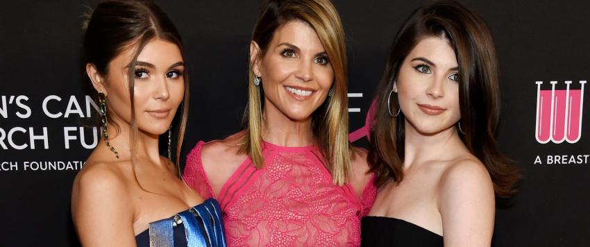 لورا لولاين وابنتيها