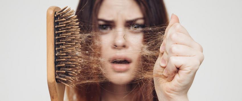 مكونات طبيعية تخلصك من مشكلة الخصلات الهشة والجافة 