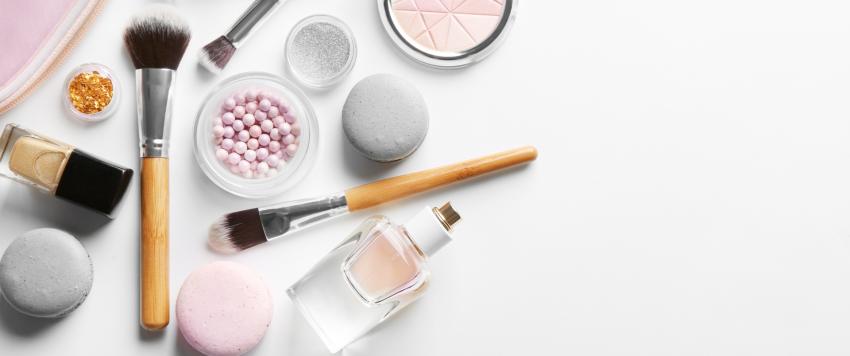 مشاركة أحمر الشفاه يمكن أن يعرضك للعديد من الالتهابات التي تدخل عن طريق الفم