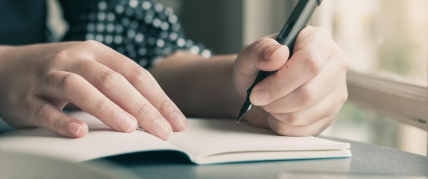 هل الشخص الأعسر أذكى من غيره فعلًا؟ إليك ما تقوله الأبحاث