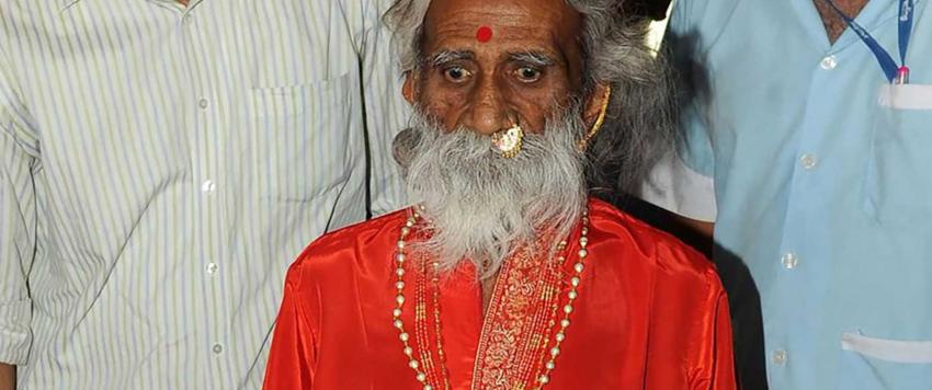 رجل هندي كبير في السن