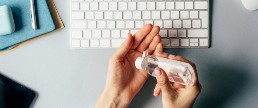 10 استخدامات مختلفة لجل معقم اليدين.. أبرزها: شامبو للشعر