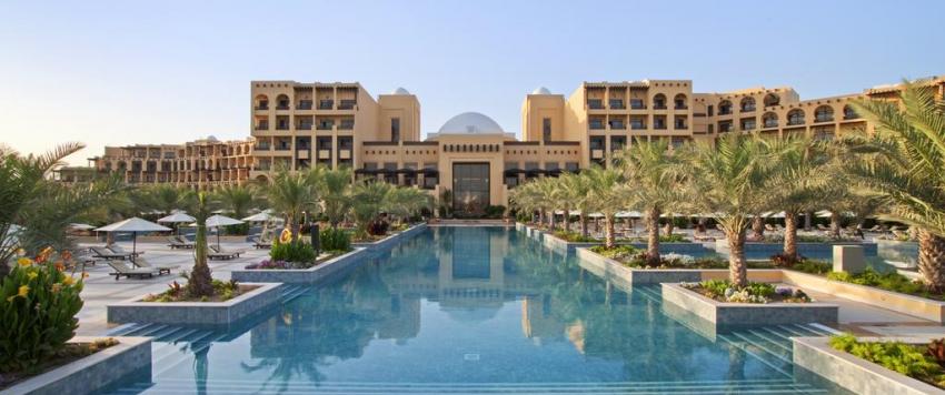 منتجع وسبا هيلتون رأس الخيمة يقدم باقة من العروض المميزة لفصل الصيف