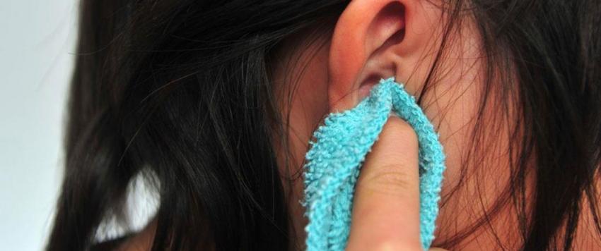 7 طرق لإخراج الماء من الأذن