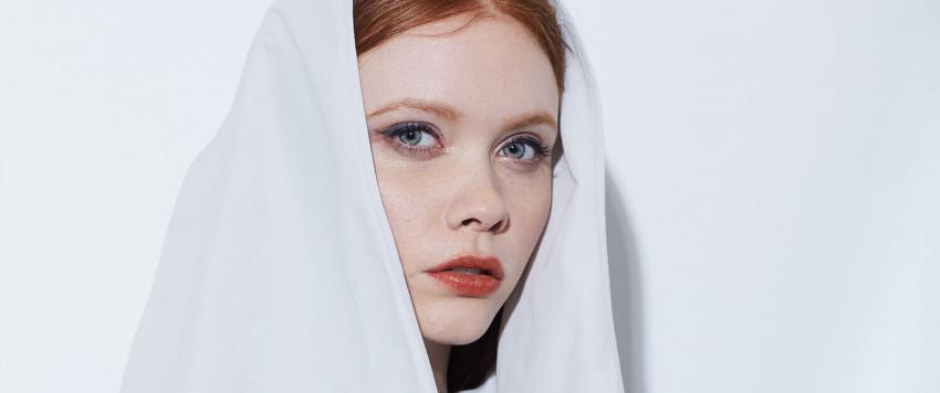 نجمات اخترن التألق بالعباية البيضاء