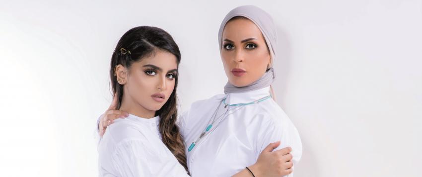 منى السابر تبكي بسبب قرار سجنها.. ودنيا بطمة ترقص مع شقيقتها