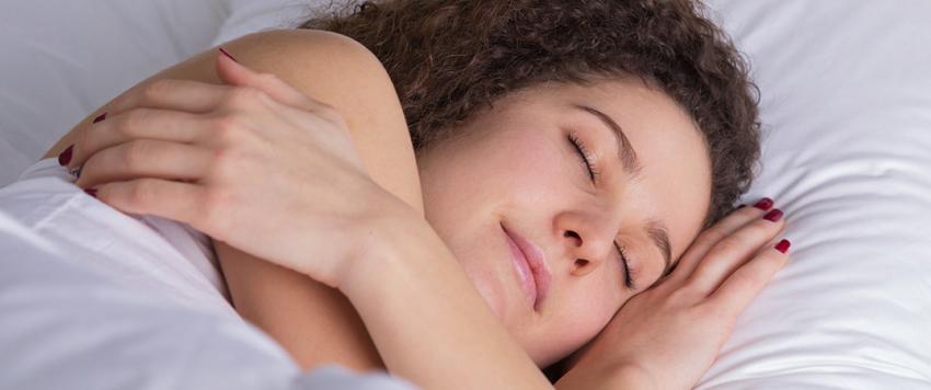 لماذا يجب عليك النوم على الجانب الأيسر؟