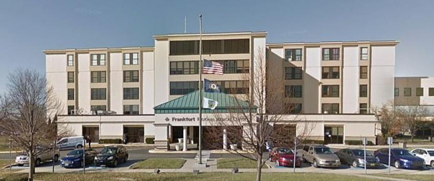 زوج يترك زوجته المعاقة لمدة أسبوع داخل شاحنة حتى التصق جلدها بالمقعد