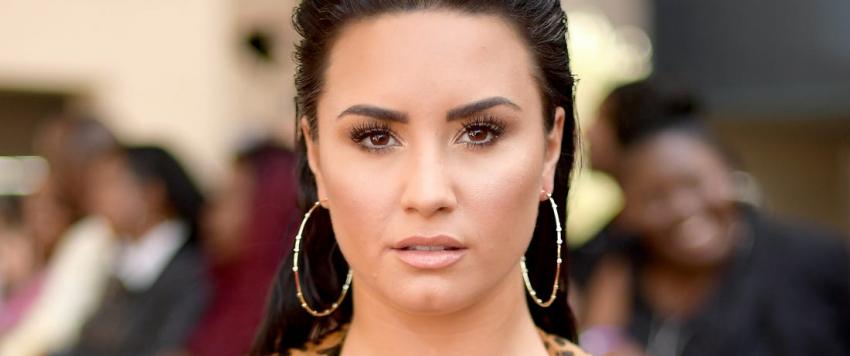 ديمي لوفاتو تبيع ملابسها في مزاد علني لسبب خيري 